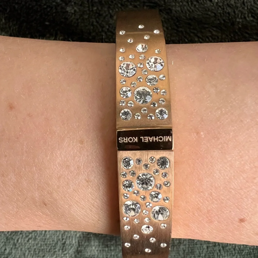 MICHAEL KORS ROSE GOLD TONE,SCATTERED PAVE HINGE OVAL CUFF BRACELET MKJ5989 - Picture 2 of 9